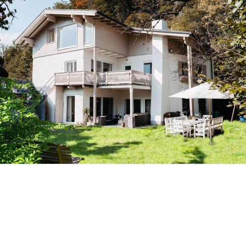 Chalet Happy Family, secluded location, 1000 sqm garden, mountainview, BBQ&bikes&sunbeds for free, up to 14p