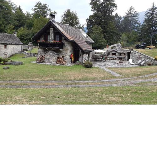 Chalet incantevole immerso nella natura alpina