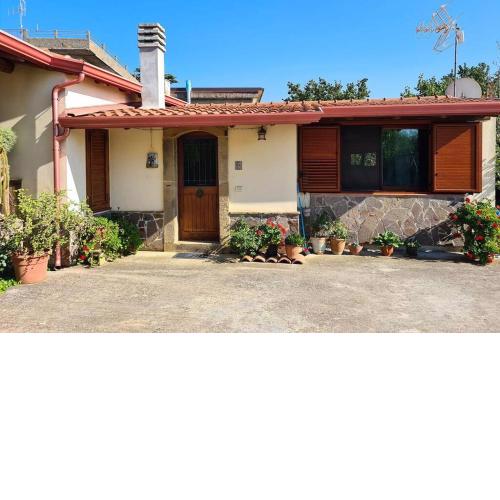 Chalet indipendente con parcheggio privato servizio piscina estiva e palestra