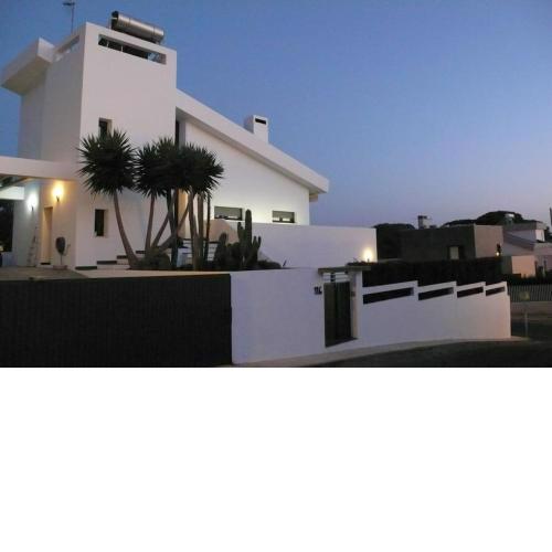 Chalet individual con piscina en El Rompido...