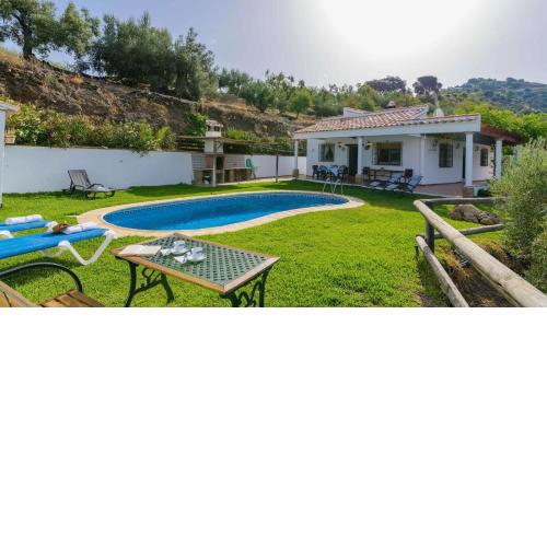 Chalet Los Almendrales Sayalonga by Ruralidays