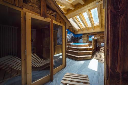 CHALET MATTERHORN - Luxury Catered Ski Chalet with private SPA, walking distance center and lift system