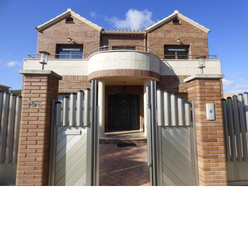 Chalet moderno con PISCINA en Calafell