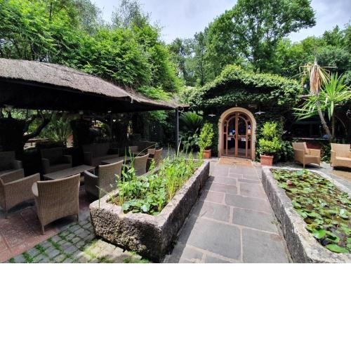 Chalet near Rome in a park with shared swimming pool
