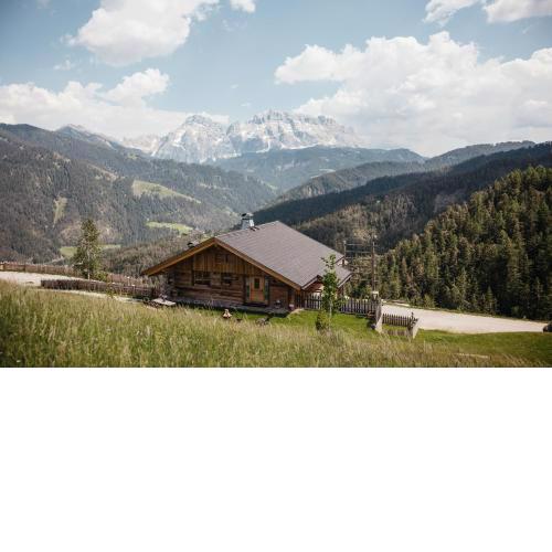 Chalet Rich in Val Badia
