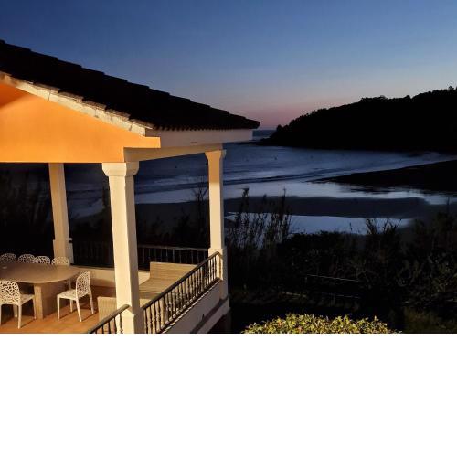 Chalet sobre playa canelas, EN SANXENXO