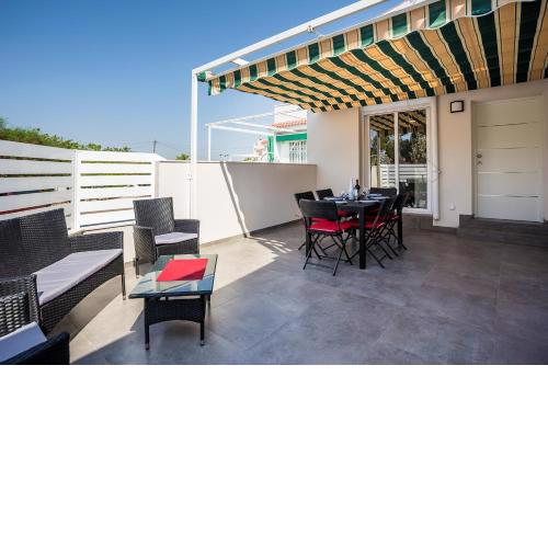 Chalet tout confort ideal famille enfants tennis piscine plage