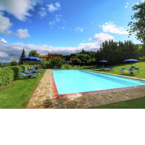 Chaming Farmhouse in Tuscany with Swimming Pool