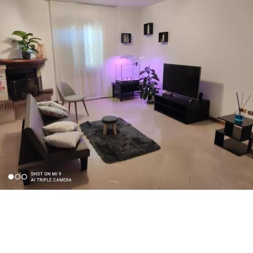 Charlie's Home-entire furnished apartment, with kitchenette and private parking adjacent to the structure.