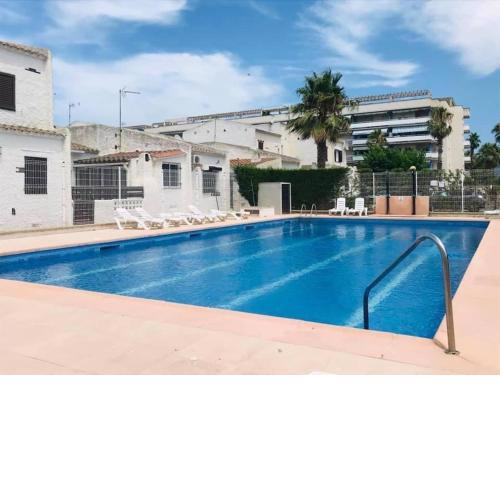 Charmante maisonnette avec piscine communautaire, idéale vacances familiales