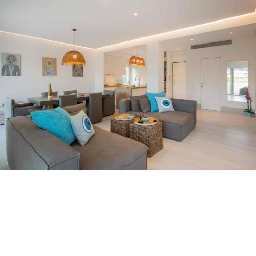 Charming 1 bedroom apartment in Voula centre.