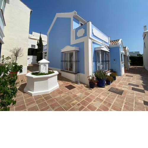 Charming 1 bedroom suite with shared kitchen next to Puerto Banus