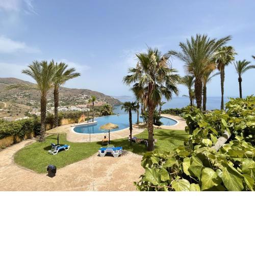 Charming 2 bed apartment with pool