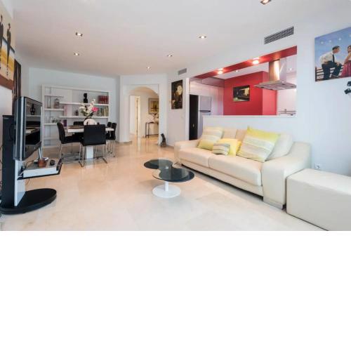 Charming 2 Bedroom Trocadero Arena area