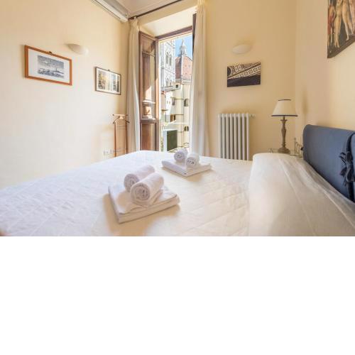 CHARMING 2BED APARTMENT overlooking DUOMO-hosted by Sweetstay