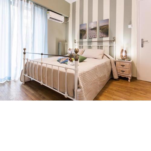 Charming Acropolis Metro Station apartment, clean and cozy