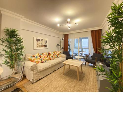 Charming and Central Flat with Balcony in Beyoglu