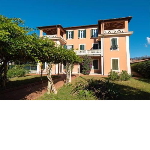 Charming and Historic flat, 200mt from the sea