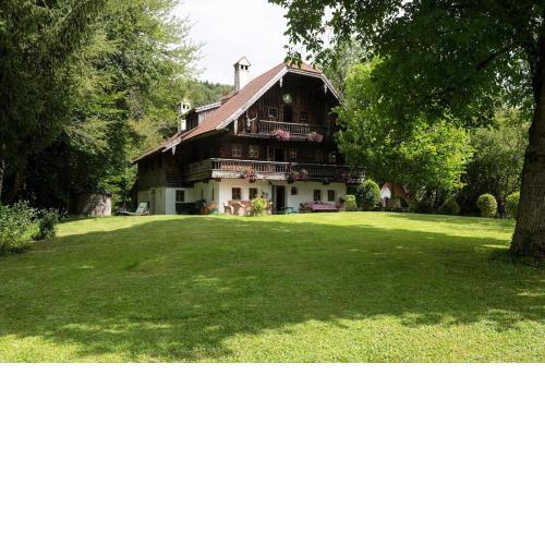 Charming and Unique Austrian House right by the Irrsee & Mondsee