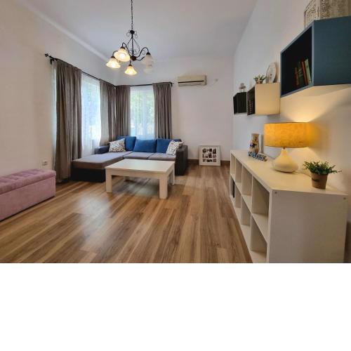 Charming Apartment 6 m From the Main Street