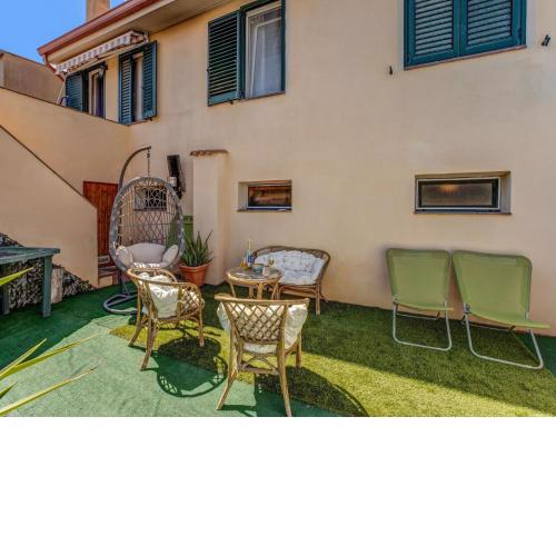 Charming Apartment in Carbonia with Garden