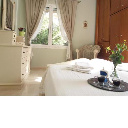 Charming Apartment in Varkiza