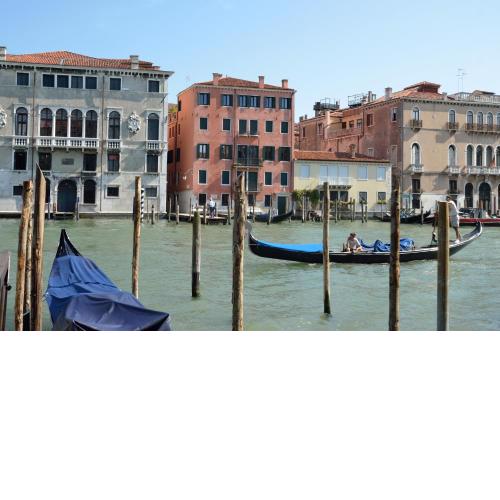 Charming Apartment On Grand Canal