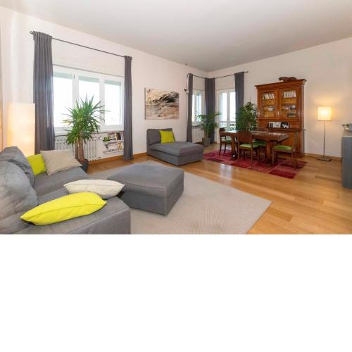 Charming apartment with parking!