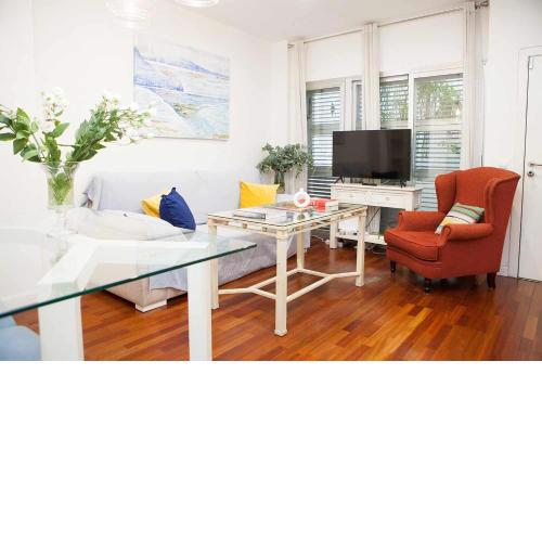 Charming apartment with pool and garage