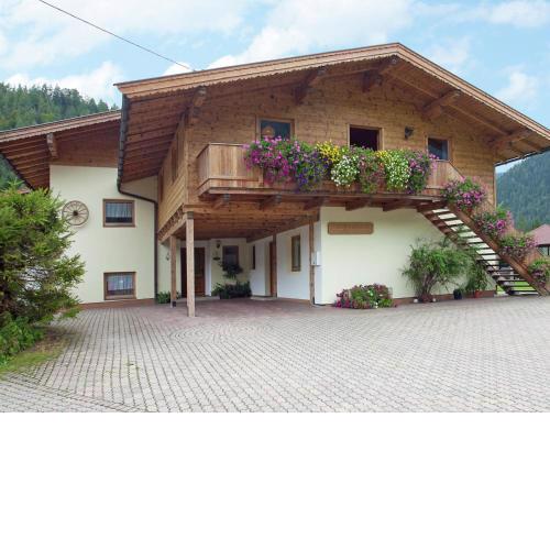 Charming Apartment with Shared Pool in Waidring Tyrol