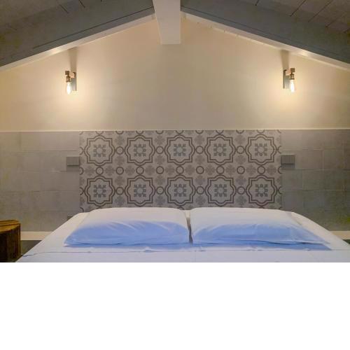 Charming Attic Apartment With Balcony & Swimming Pool - 5 Guests