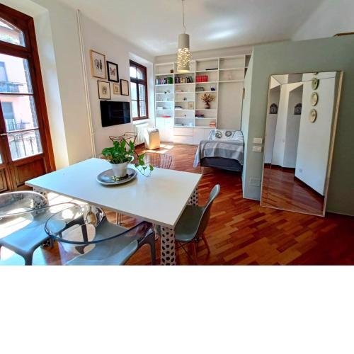 Charming design apartment into Navigli district