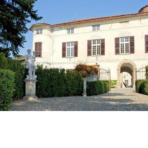 Charming Elegant castle flat with large garden