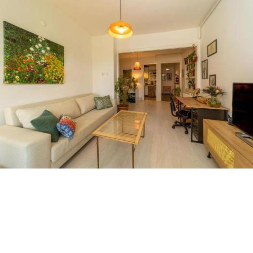 Charming Flat with Refreshing View in Kadikoy