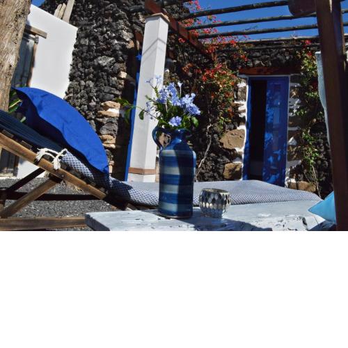 Charming & historic lava stone Finca in Uga
