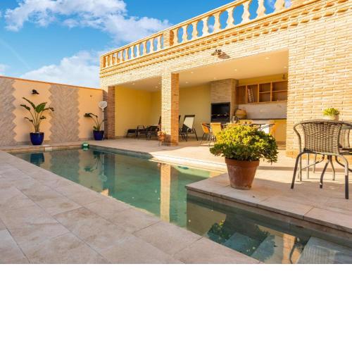 Charming holiday home in Padul with swimming pool