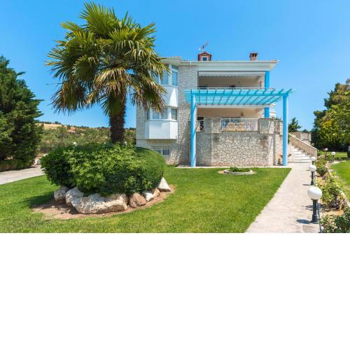 Charming luxury villa for 16 people