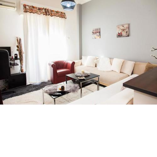 Charming Neos Kosmos Apt in City Center