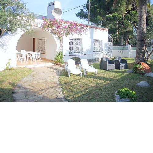 Charming seafront villa