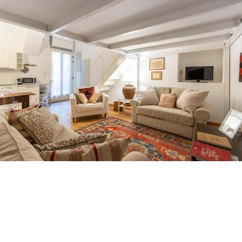Charming Studio near Piazza Castello by Wonderful Italy