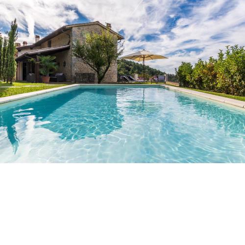 Charming Tuscan Villa with Stunning Seaview & Pool
