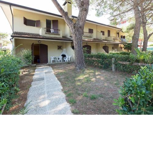 Charming villa in Porto Santa Margherita with private garden