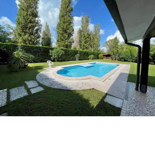Charming villa with swimming pool in Albarella Island by Beahost Rentals