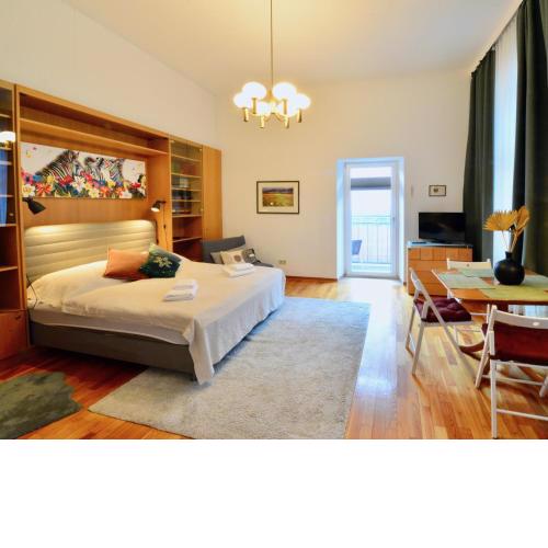 Charming With Balcony In Hip & Trendy Margareten