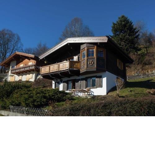 Charming wooden chalet with balcony in Piesendorf Salzburger Land