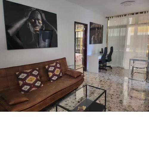 Cheap holiday accommodation for big families at Las Canteras beach