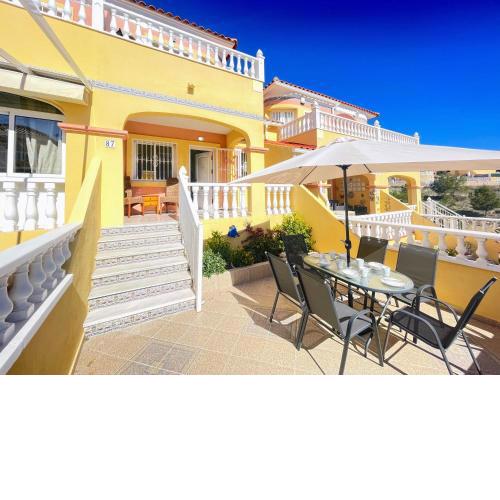 Cheerful 2 Bed Townhouse with Com pool VM32