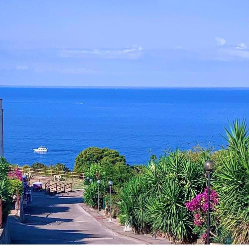 Cheerful 2 bedroom sea view house