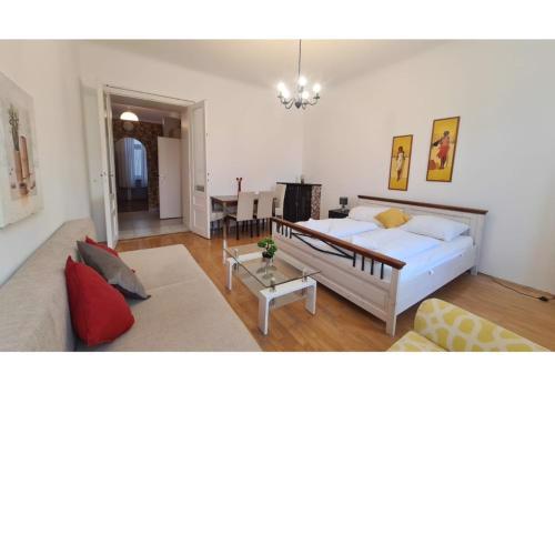 Cheerful 2BR Apartment - suitable for Longstays