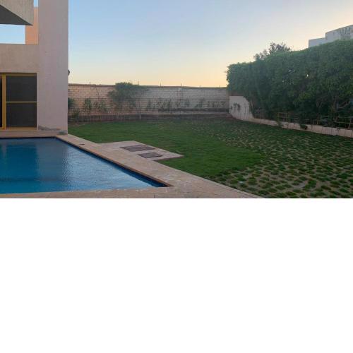 Cheerful 6 bedroom villa with pool.